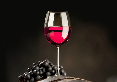 半甜的红葡萄酒有啥奇效？ 常喝有效预防老年痴呆